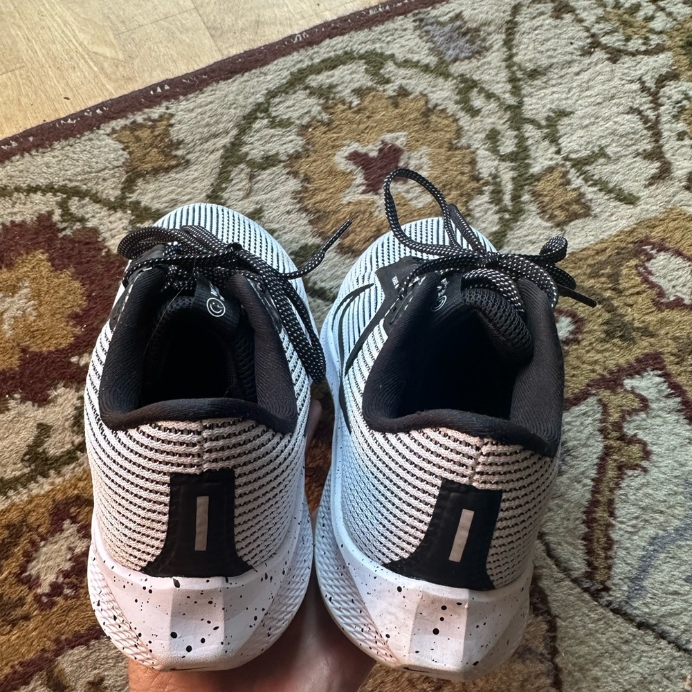 Nike Pegasus 40 Running Sneakers - Picture 6 of 9